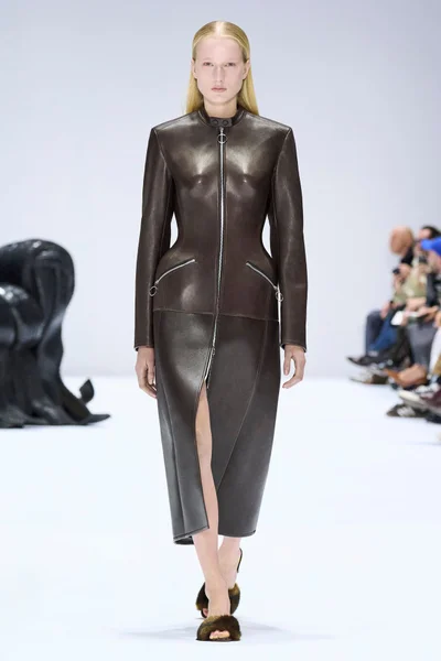 Look 30
